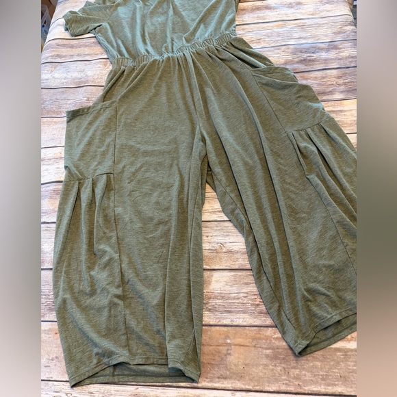 HALARA Olive Green Relaxed Backless Jumpsuit with Side Pockets - Picture 4 of 10